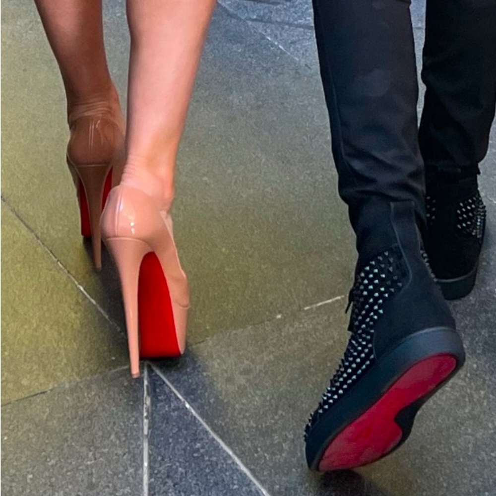 Christian Louboutin 40
Patent Nude 
Sky high platform
Classic